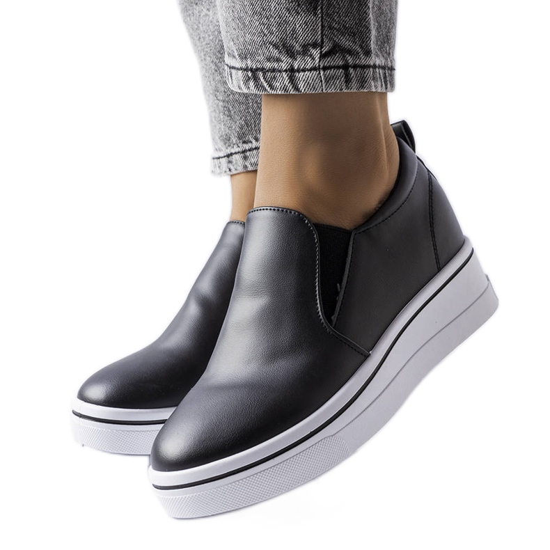 BM Černé slip-on tenisky na klínku od Francoeur černá