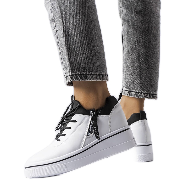 Bílé tenisky na nízkém klínku od Mathieu bílý