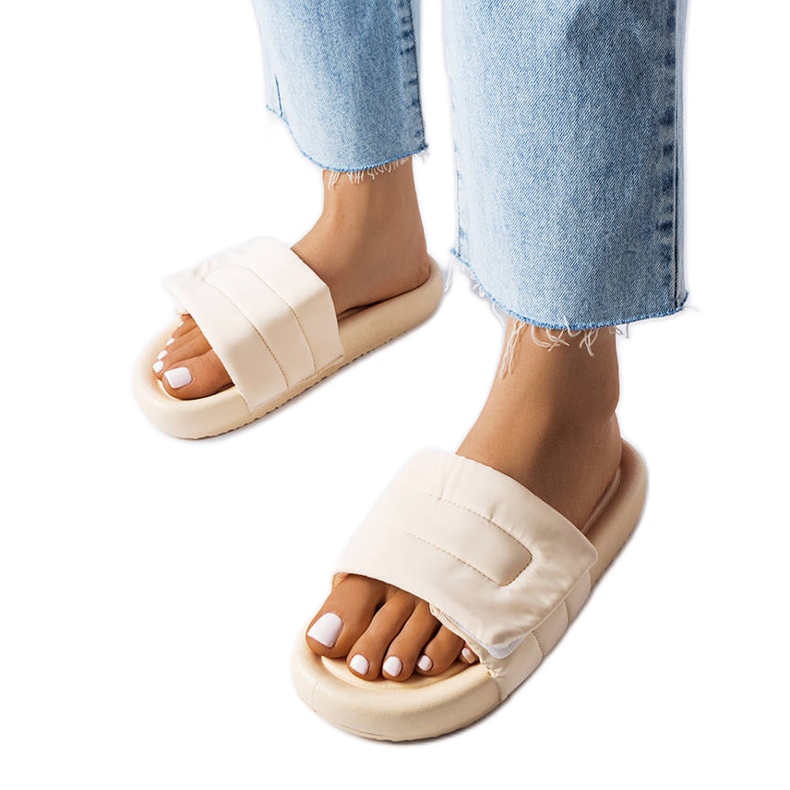 BM Béžové pantofle na suchý zip od Aleronu béžový