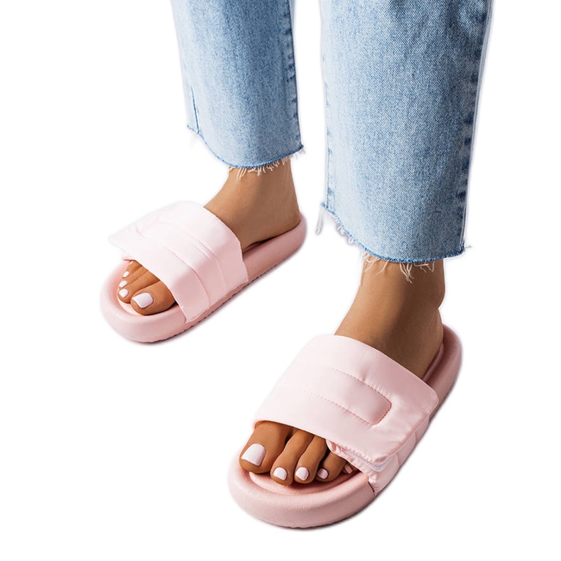 BM Růžové pantofle na suchý zip od Aleronu růžový