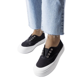 Černé slip-on tenisky od Rabican černá Černé slip-on tenisky od Rabican černá
