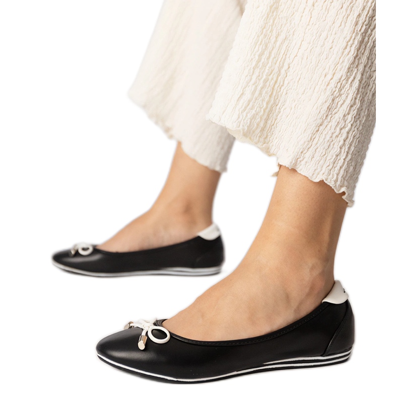 Černé balerínky zdobené mašlí od Maddaleny černá