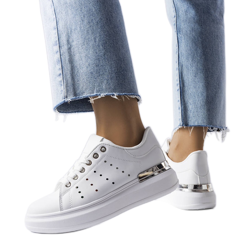 Bílé tenisky s barevnou perforací Chalut bílý Bílé tenisky s barevnou perforací Chalut bílý