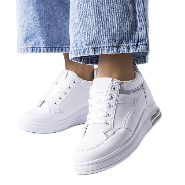 Bílé tenisky s třpytivými vsadkami od Bonevil bílý Bílé tenisky s třpytivými vsadkami od Bonevil bílý