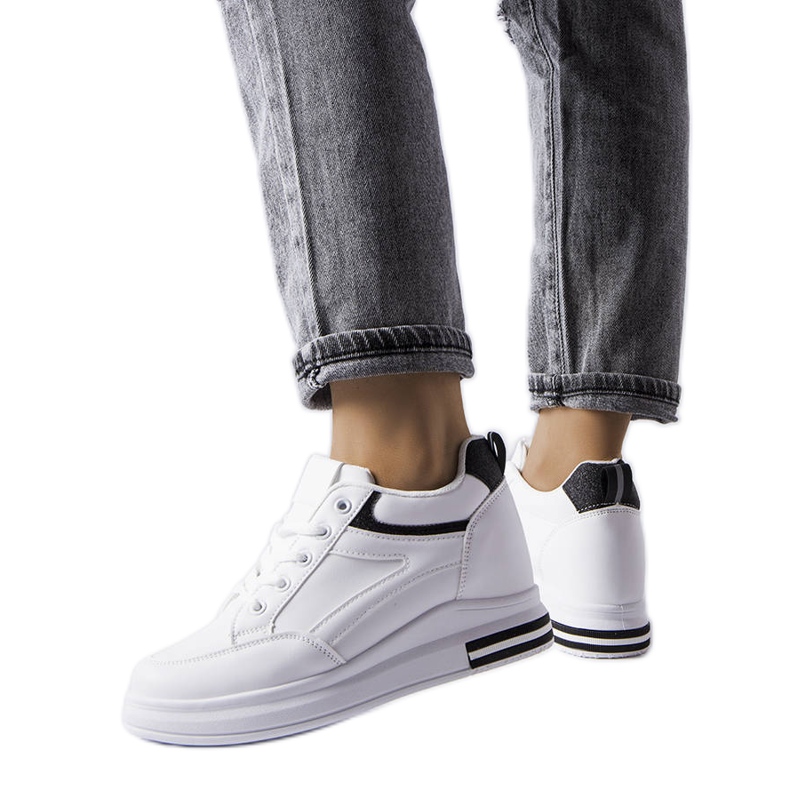 Bílé tenisky s třpytivými vsadkami od Bonevil bílý Bílé tenisky s třpytivými vsadkami od Bonevil bílý