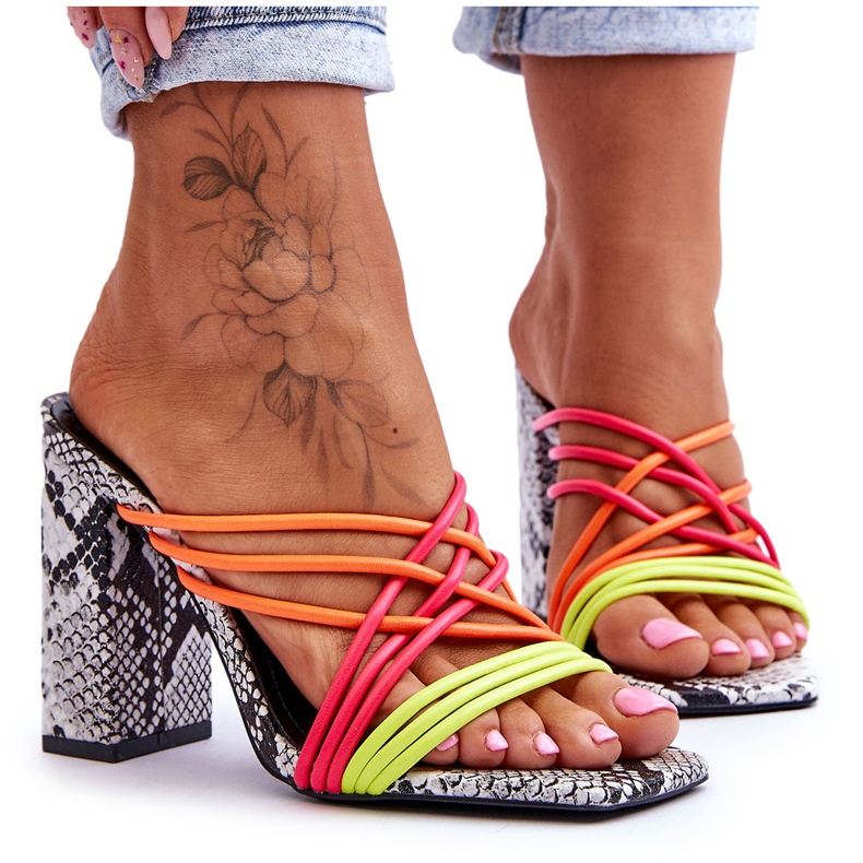 Pantofle na vysokém podpatku s hadími pásky Neon Beckie černá