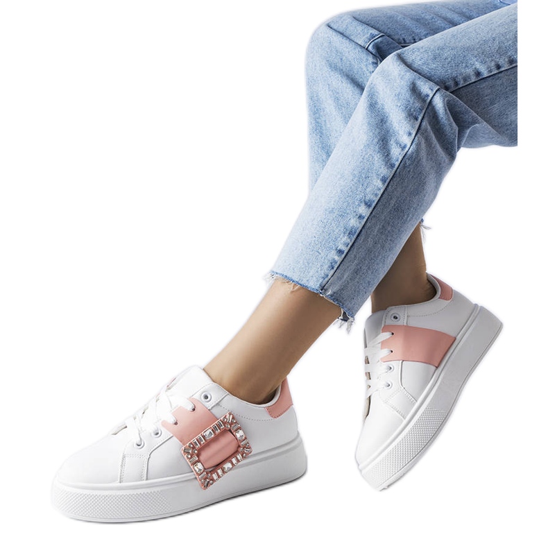 Bílé tenisky zdobené růžovou přezkou Ike bílý Bílé tenisky zdobené růžovou přezkou Ike bílý