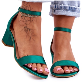 PG1 Saténové sandály na nízkém podpatku Juliet Green zelená PG1 Saténové sandály na nízkém podpatku Juliet Green zelená