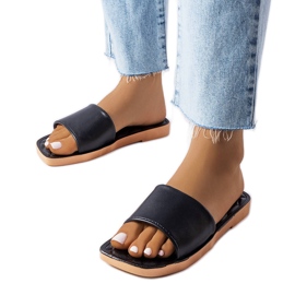 Černé gumové slidery od Chatigny černý