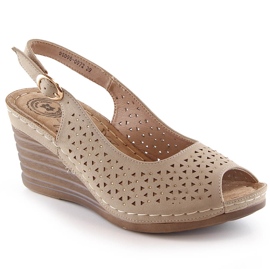 Dámské pohodlné sandály na klínku se zirkony béžové eVento 0972 béžový