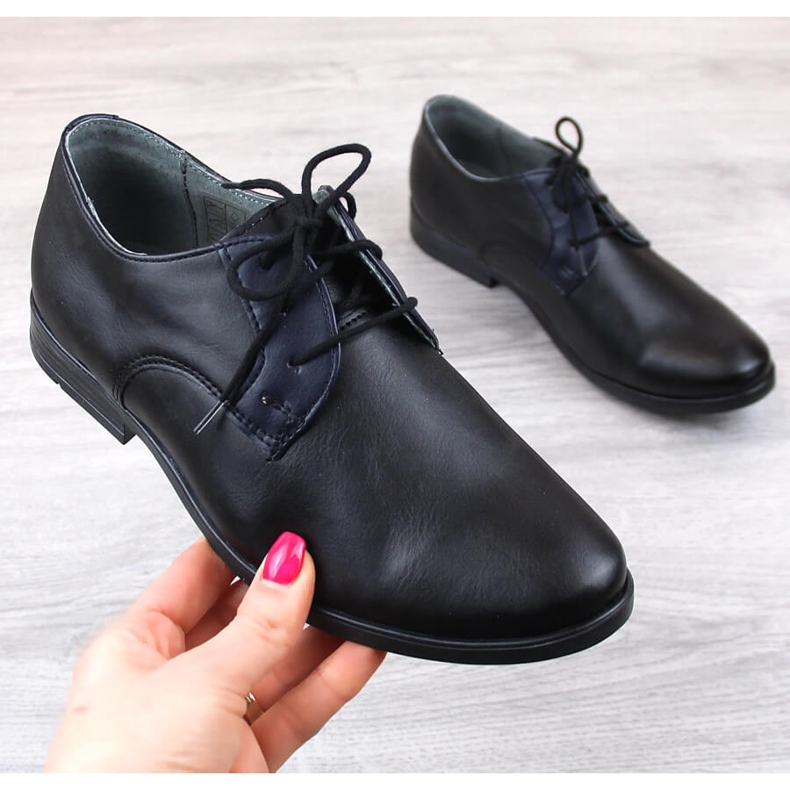 Chlapecké pohodlné společenské společenské boty Kornecki 6120 černé barvy černá