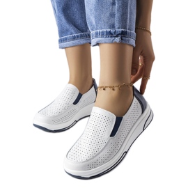 Bílé prolamované kožené boty od Aiglentiny bílý