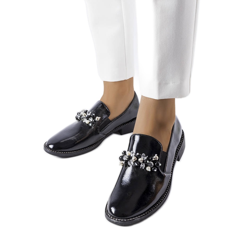 BM Černé lakované boty s krystaly od Bonne černá