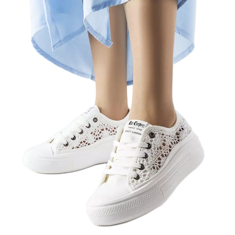 Bílé prolamované tenisky od Lee Cooper LCW-23-44-1617 bílý