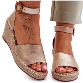 Kožené sandály na klínu Comfort Shoe Golden Verola zlatý Kožené sandály na klínu Comfort Shoe Golden Verola zlatý