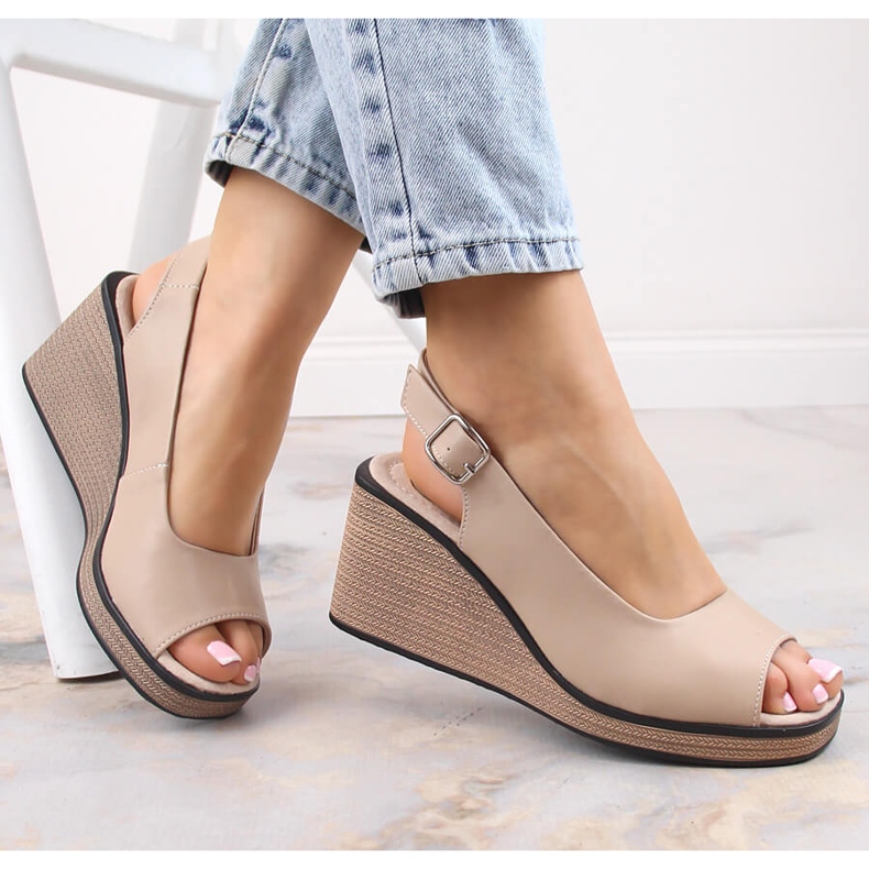 Pohodlné dámské kožené sandály na klínku Filippo DS4508 béžový