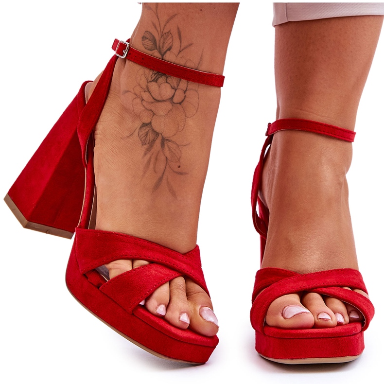 Červené silné semišové sandály na čtvercovém podpatku