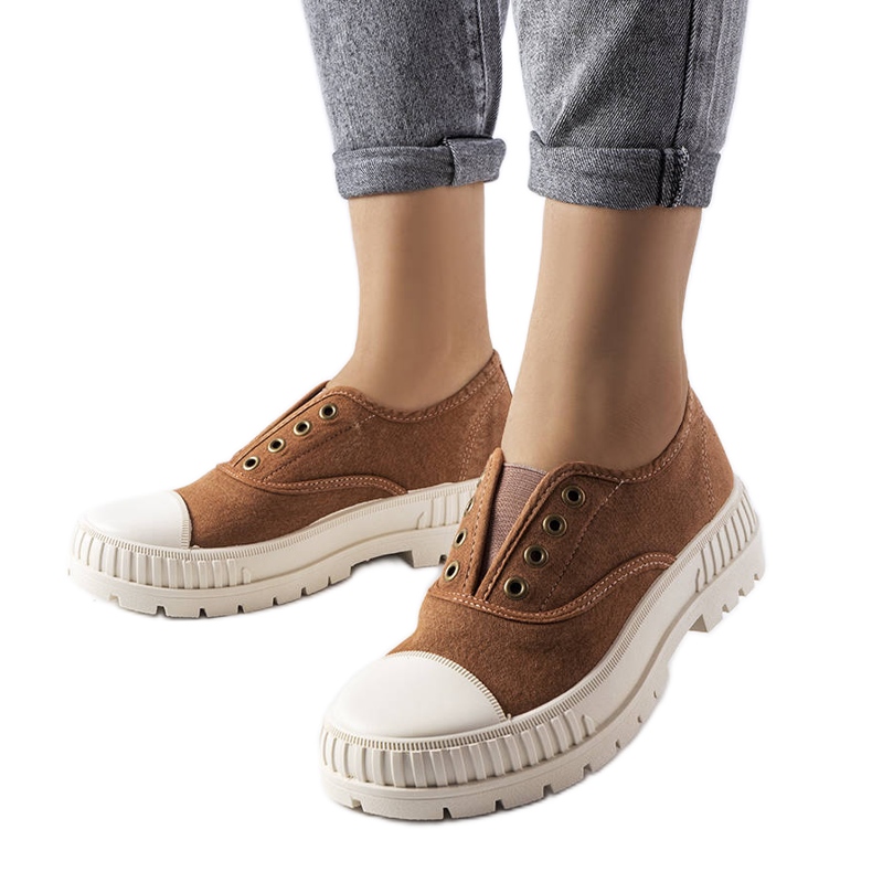 Hnědé tenisky značky Walton hnědý