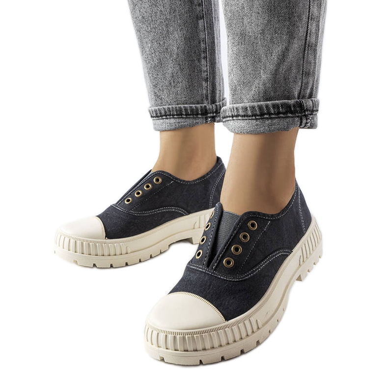 Černé tenisky značky Walton černá