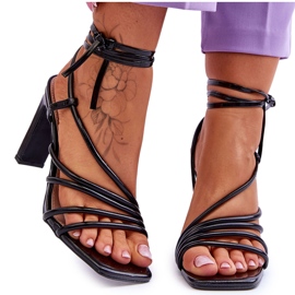 Módní černé sandály Tessoro na podpatku černá