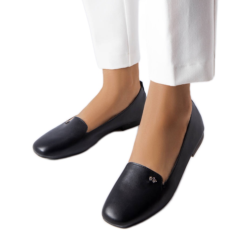 Černé boty s hranatou špičkou od Noël černá
