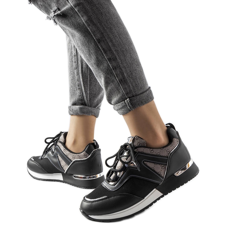 Černé tenisky se zlatými prvky od Bedord černá