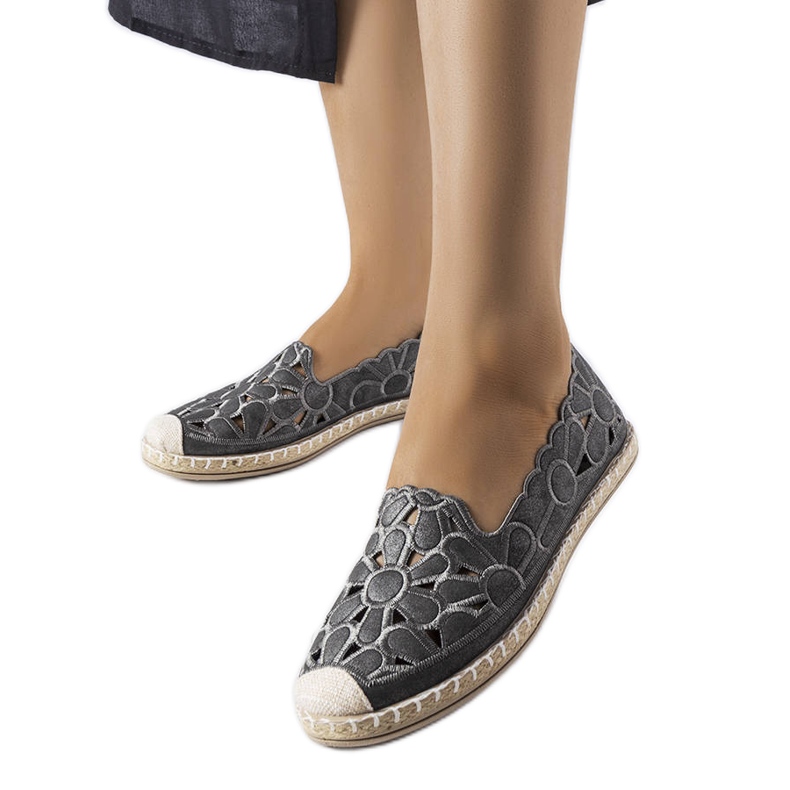 Šedé prolamované espadrilky z Lamarre šedá