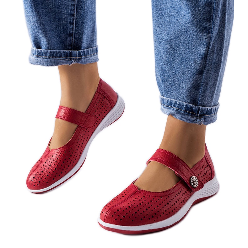 Červené prolamované balerínky z přírodní kůže od Morgnana Červené prolamované balerínky z přírodní kůže od Morgnana