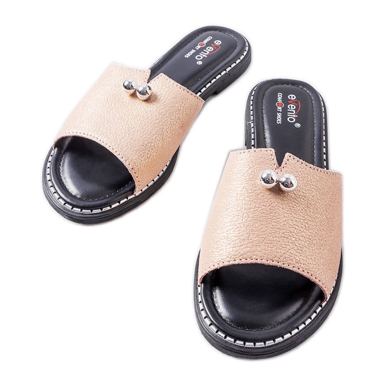 Růžové metalické sandály s perlami od Frederi růžový