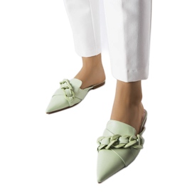 Zelené elegantní pantofle s řetízkem Patenaude zelená