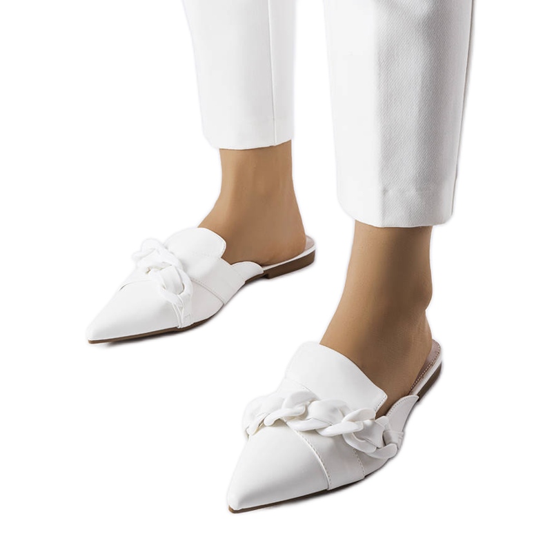 Bílé elegantní sandály s řetízkem od Patenaude bílý