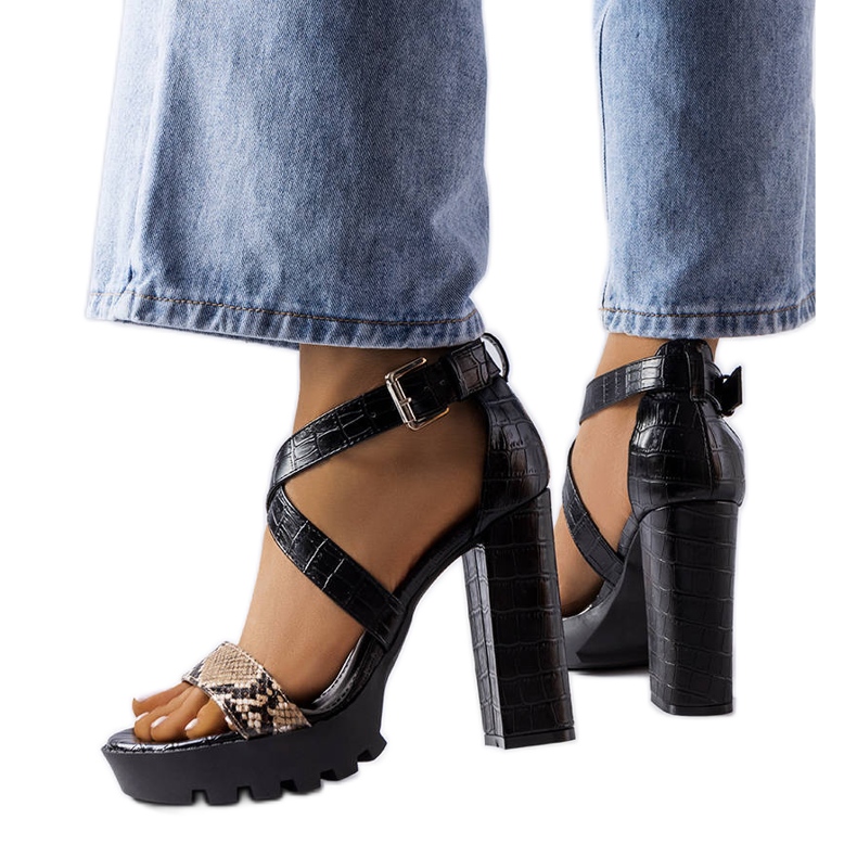 Hnědé sandály s hadím potiskem od Trépanier hnědý