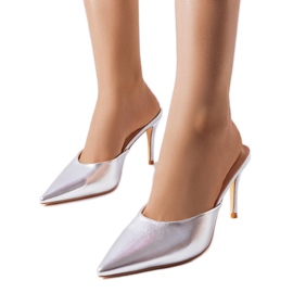 Stříbrné jezdce na patě Drainer stříbro