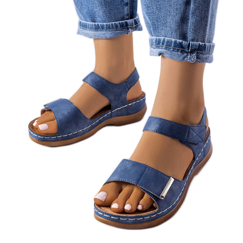 Námořnicky modré nízké sandály na klínku od Vallis modrý