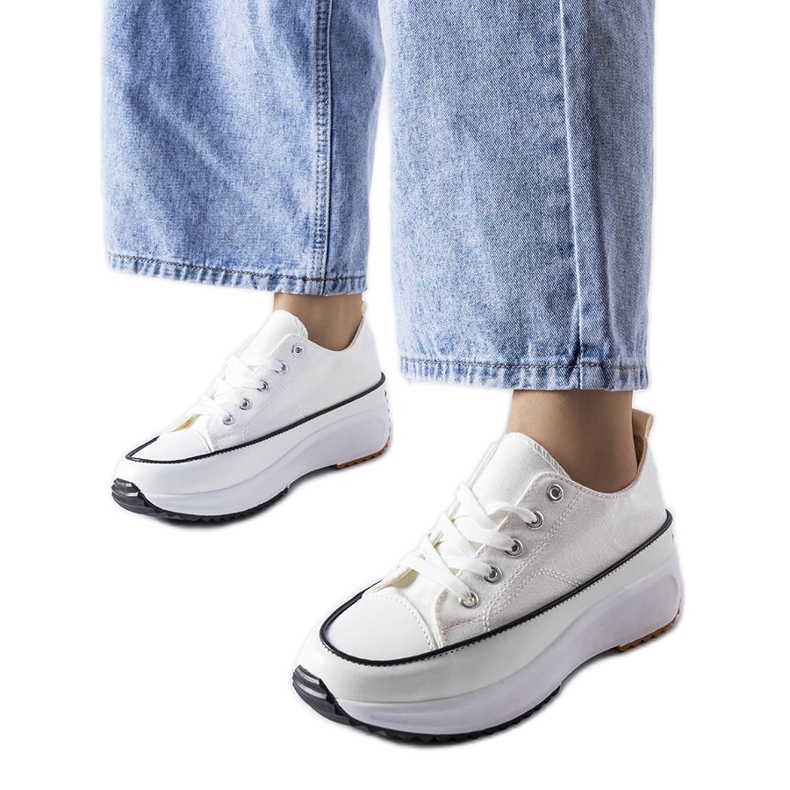 Bílé sportovní tenisky na platformě McKeylor bílý Bílé sportovní tenisky na platformě McKeylor bílý