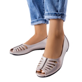 Stříbrné metalické vykrojené balerínky od Fongemie stříbrný Stříbrné metalické vykrojené balerínky od Fongemie stříbrný