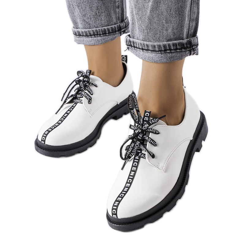 Bílé kalhoty s kontrastní podrážkou od Hanifan bílý