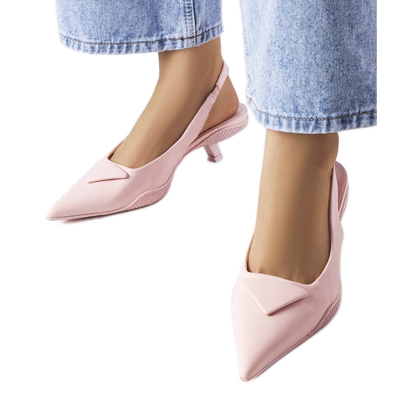 Růžové sandály na nízkém podpatku značky Gougeon růžový Růžové sandály na nízkém podpatku značky Gougeon růžový