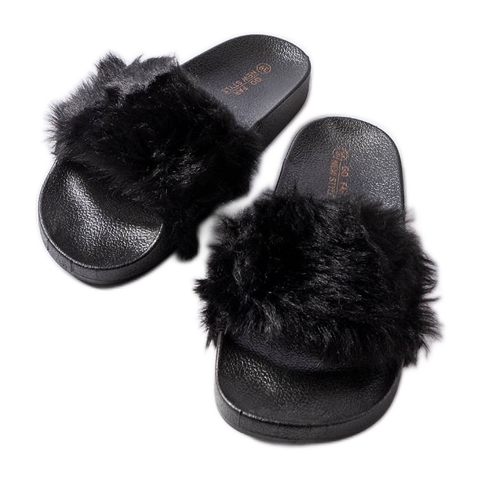 Černé pantofle s kožíškem z Genevre černá