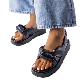 Černé sandály na klínku od Clarice černý