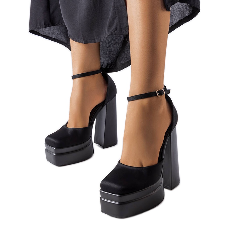 BM Černé lodičky na vysokém podpatku značky Romines černá