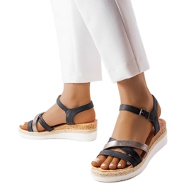 Černé sandály na klínku od Ridenour černý