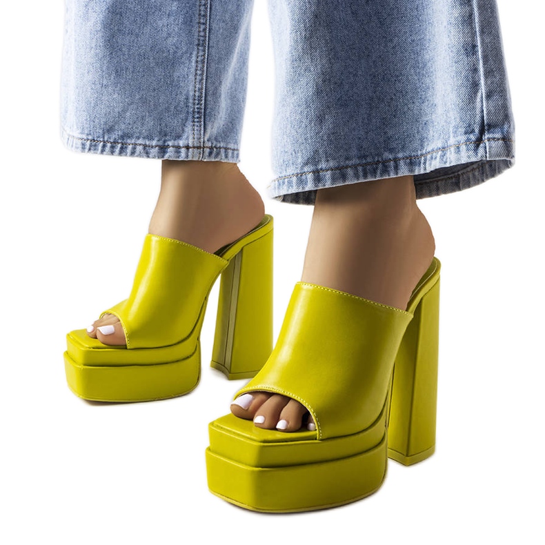 Zelené sandály na vysokém podpatku značky Mercure zelená Zelené sandály na vysokém podpatku značky Mercure zelená