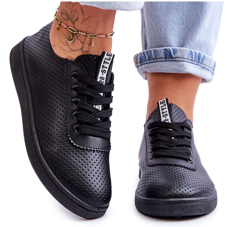 Dámské prolamované šněrovací tenisky Black Carinel bílý Dámské prolamované šněrovací tenisky Black Carinel bílý