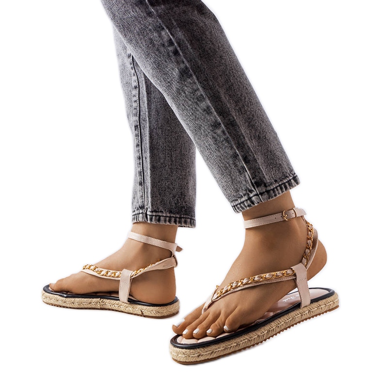 Béžové sandály zdobené řetízkem od Varieur béžový