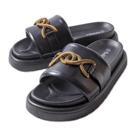 Černé sandály na platformě značky Frédérique černý