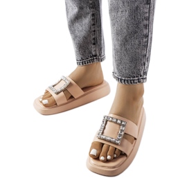 Béžové slidery s kamínky od Fusberta béžový Béžové slidery s kamínky od Fusberta béžový