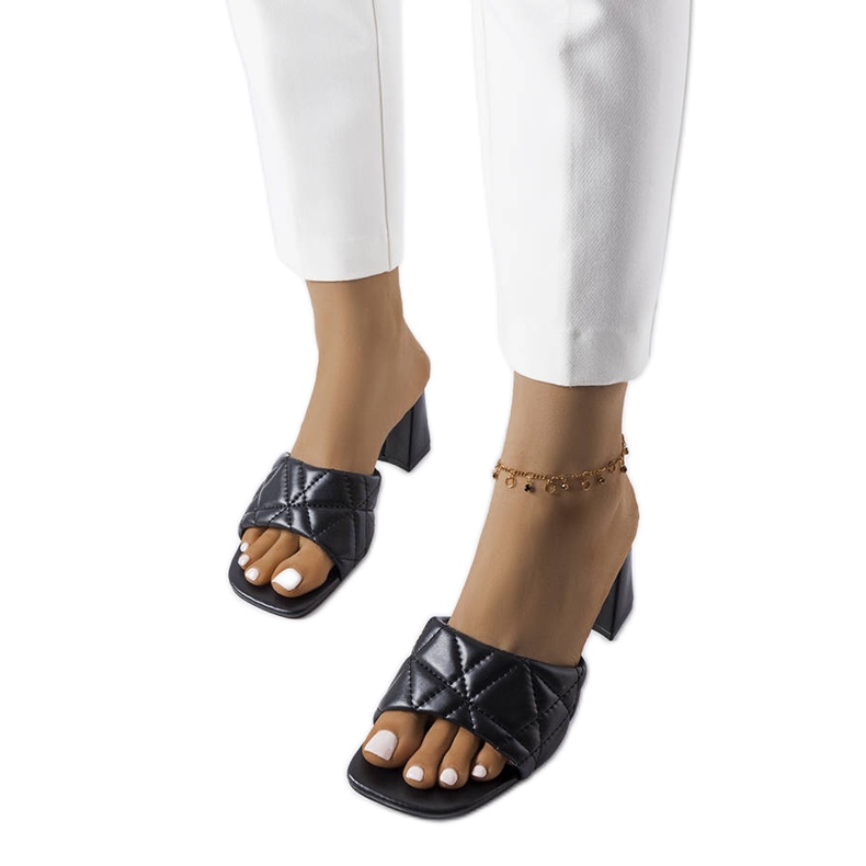 Černé sandály na podpatku značky Merley černá