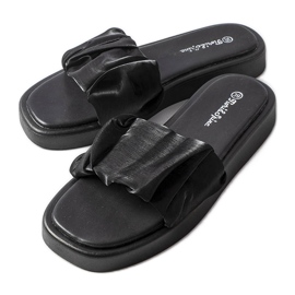 Boulevard nařasené černé skluzavky černý