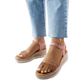 Růžové sandály na klínku od Bussière růžový